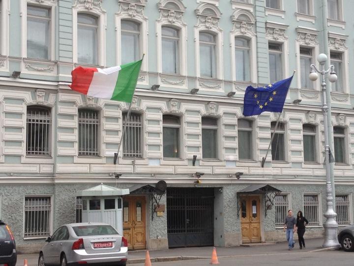 Итальянское консульство в спб официальный сайт аренда комнаты в лондоне