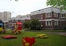 Входная группа Детский сад № 76 Красногвардейского района. Санкт-Петербург (Красногвардейский район),  Коммуны,  26, корпус  3