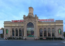 Входная группа Варшавский экспресс, торговый комплекс. Санкт-Петербург (Адмиралтейский район ),  набережная Обводного канала,  118