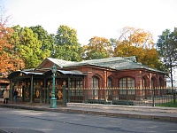 Входная группа Домик Петра I. Санкт-Петербург (Петроградский район),  Петровская набережная,  6
