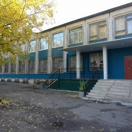 Входная группа Школа № 301 Фрунзенского района. 