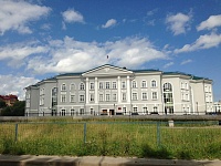 Входная группа Пушкинский районный суд. Пушкин (Пушкинский район),  Школьная,  2, корпус  2