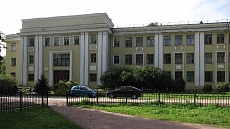 Входная группа Педагогический колледж № 4. Санкт-Петербург (Выборгский район),  Костромской проспект,  46