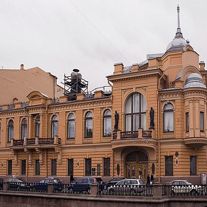 Входная группа Комитет по науке и высшей школе Санкт-Петербурга. 