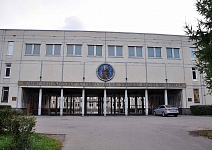 Входная группа Художественное училище имени Н.К. Рериха. Санкт-Петербург (Калининский район),  Гражданский проспект,  88, корпус  2