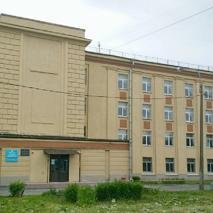 Входная группа Медицинский техникум № 2. 