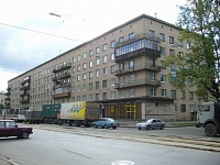 Входная группа Центр социальной помощи семье и детям Кировского района (Санкт-Петербург). Санкт-Петербург (Кировский район),  Трефолева,  22/25